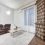 Apartment Holiday Apartments Bucharest *