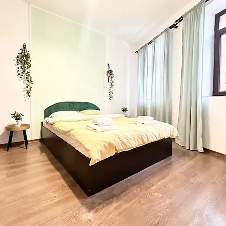 Holiday Apartments Bucharest Апартаменти *